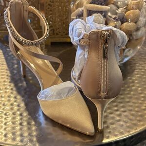 Jewel Badgley Mischka Champagne Embellished Heels size 6.5 Alaia style